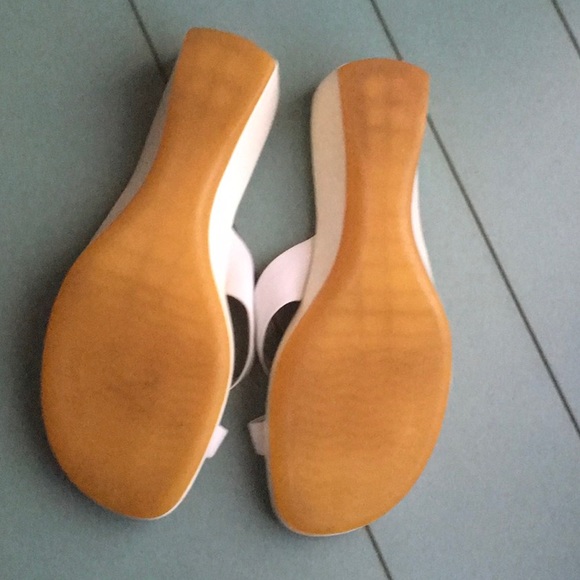 Nine West Nweleni White Thong Sandals Sz 8M - Picture 6 of 8